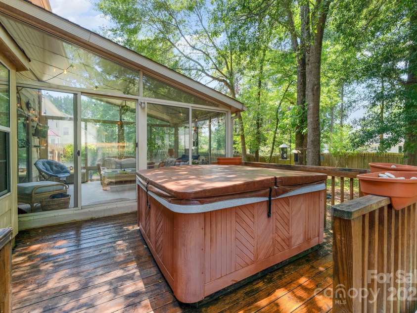 8701 Appaloosa Way Lane, Charlotte, NC 28216.  MLS# CAR4270696, YatesRealty ID 21064. 