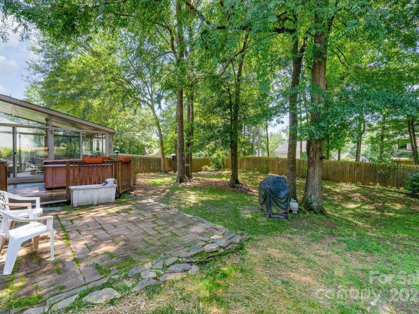 8701 Appaloosa Way Lane, Charlotte, NC 28216.  MLS# CAR4270696, YatesRealty ID 21064. 