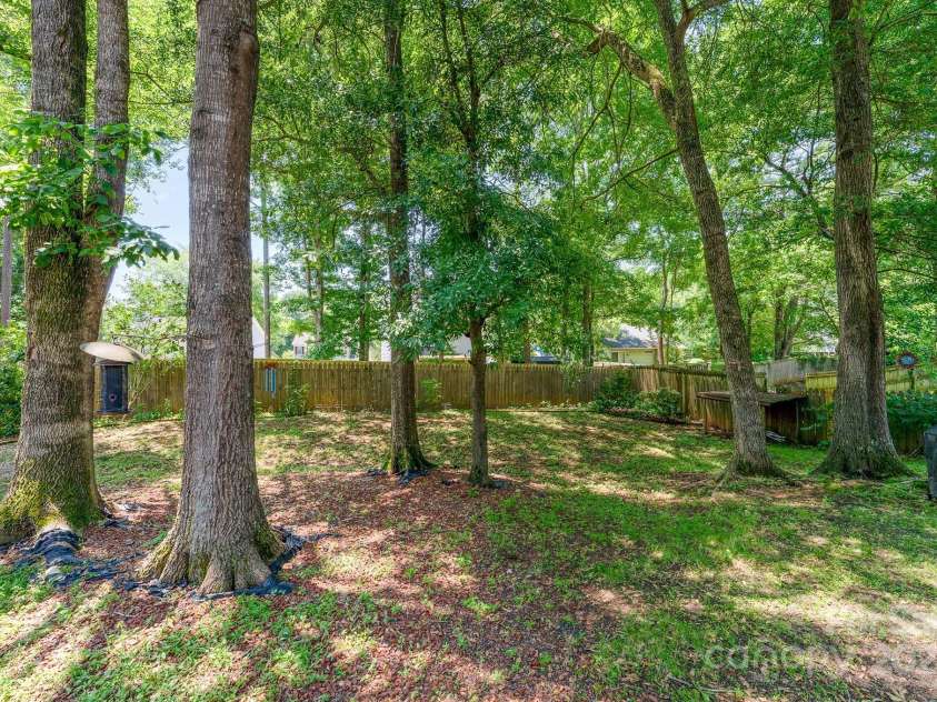 8701 Appaloosa Way Lane, Charlotte, NC 28216.  MLS# CAR4270696, YatesRealty ID 21064. 