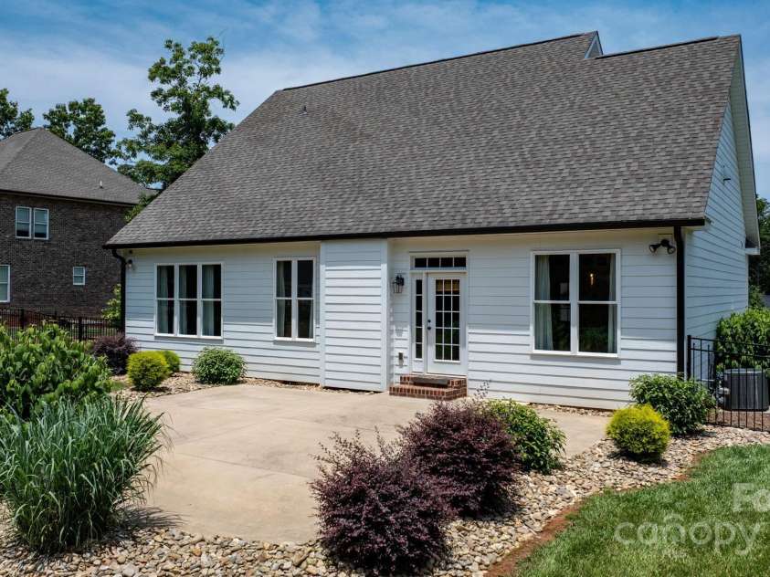 3622 46th Avenue, Hickory, NC 28601.  MLS# CAR4268935, YatesRealty ID 21065. Large Patio