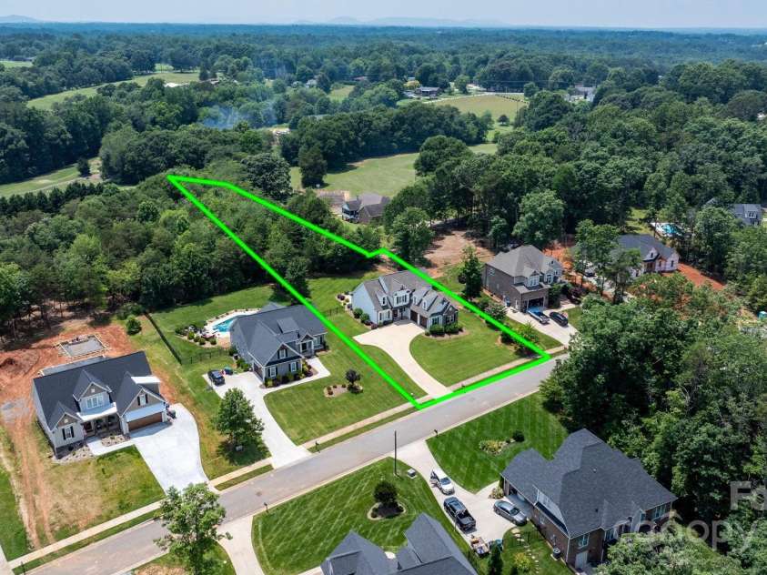 3622 46th Avenue, Hickory, NC 28601.  MLS# CAR4268935, YatesRealty ID 21065. *Lot lines are approximate.