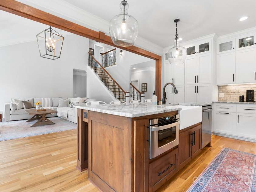 3622 46th Avenue, Hickory, NC 28601.  MLS# CAR4268935, YatesRealty ID 21065. Well-Equipped Kitchen