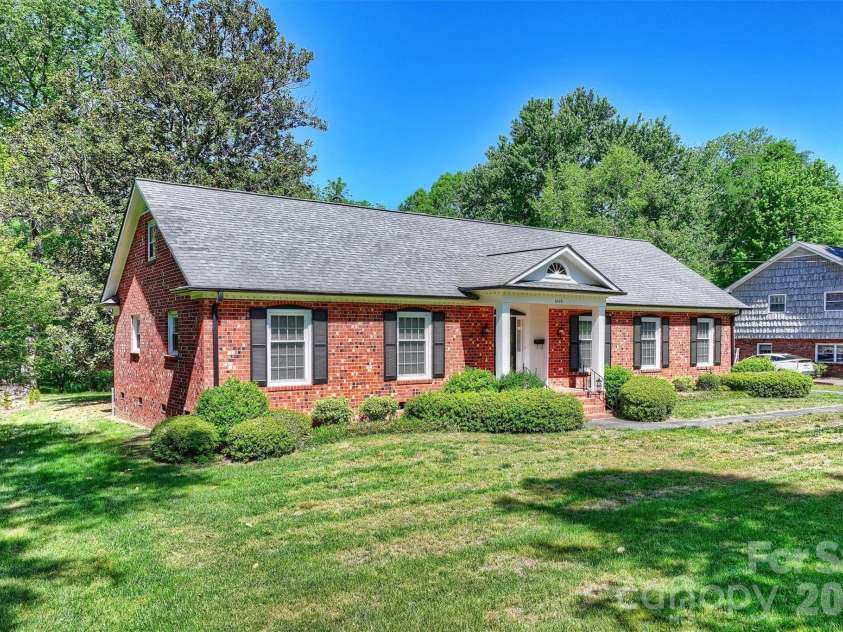6800 Lancer Drive, Charlotte, NC 28226.  MLS# CAR4372096, YatesRealty ID 21065. 