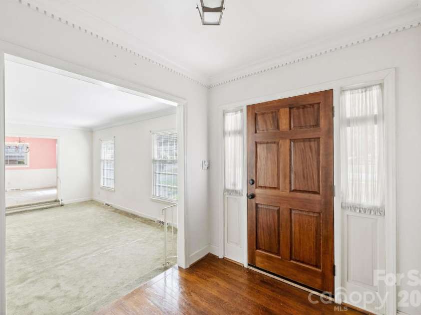 6800 Lancer Drive, Charlotte, NC 28226.  MLS# CAR4372096, YatesRealty ID 21065. 