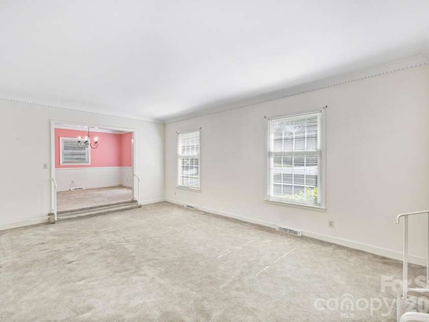 6800 Lancer Drive, Charlotte, NC 28226.  MLS# CAR4372096, YatesRealty ID 21065. 