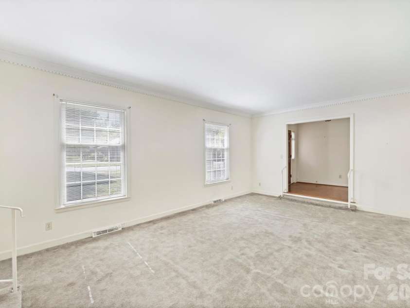 6800 Lancer Drive, Charlotte, NC 28226.  MLS# CAR4372096, YatesRealty ID 21065. 