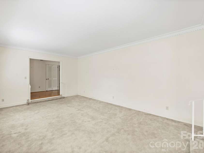 6800 Lancer Drive, Charlotte, NC 28226.  MLS# CAR4372096, YatesRealty ID 21065. 