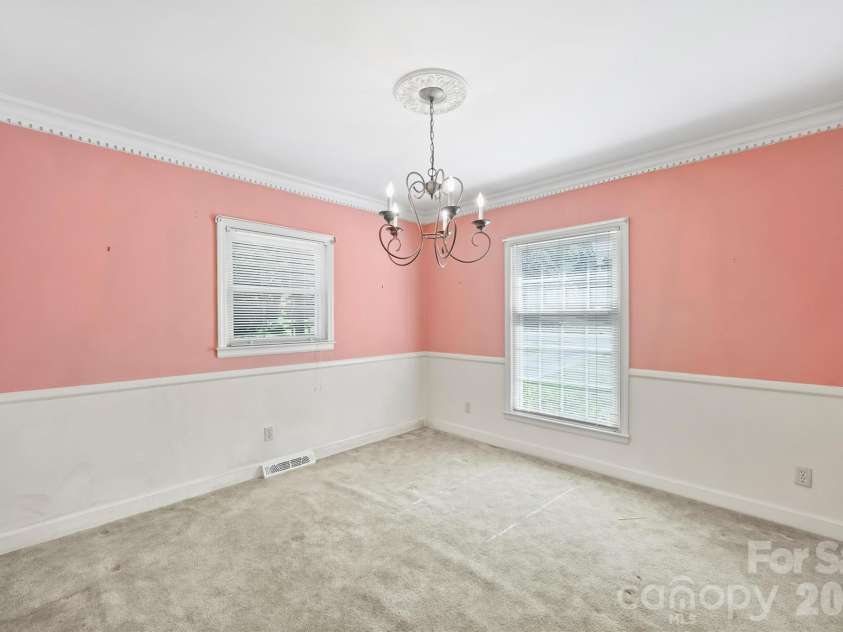 6800 Lancer Drive, Charlotte, NC 28226.  MLS# CAR4372096, YatesRealty ID 21065. 