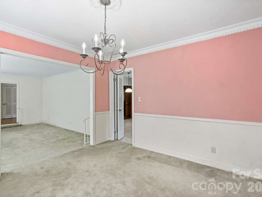 6800 Lancer Drive, Charlotte, NC 28226.  MLS# CAR4372096, YatesRealty ID 21065. 