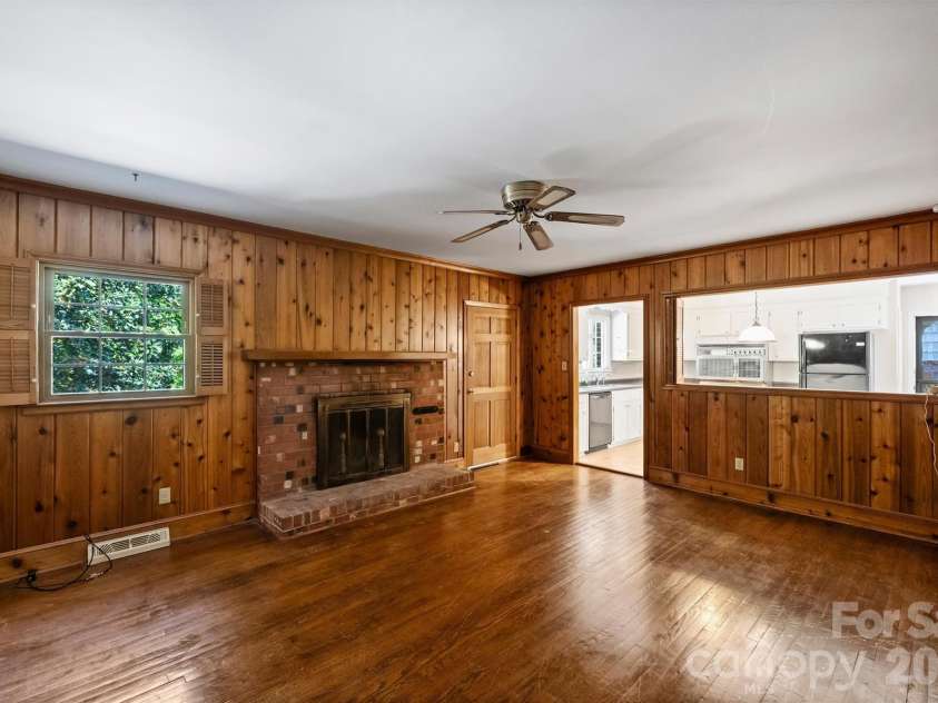 6800 Lancer Drive, Charlotte, NC 28226.  MLS# CAR4372096, YatesRealty ID 21065. 
