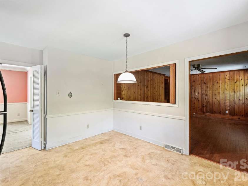 6800 Lancer Drive, Charlotte, NC 28226.  MLS# CAR4372096, YatesRealty ID 21065. 