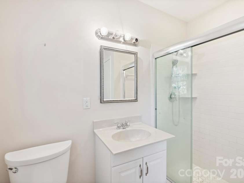 6800 Lancer Drive, Charlotte, NC 28226.  MLS# CAR4372096, YatesRealty ID 21065. 