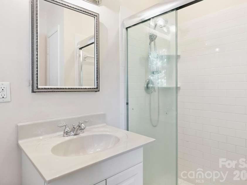 6800 Lancer Drive, Charlotte, NC 28226.  MLS# CAR4372096, YatesRealty ID 21065. 