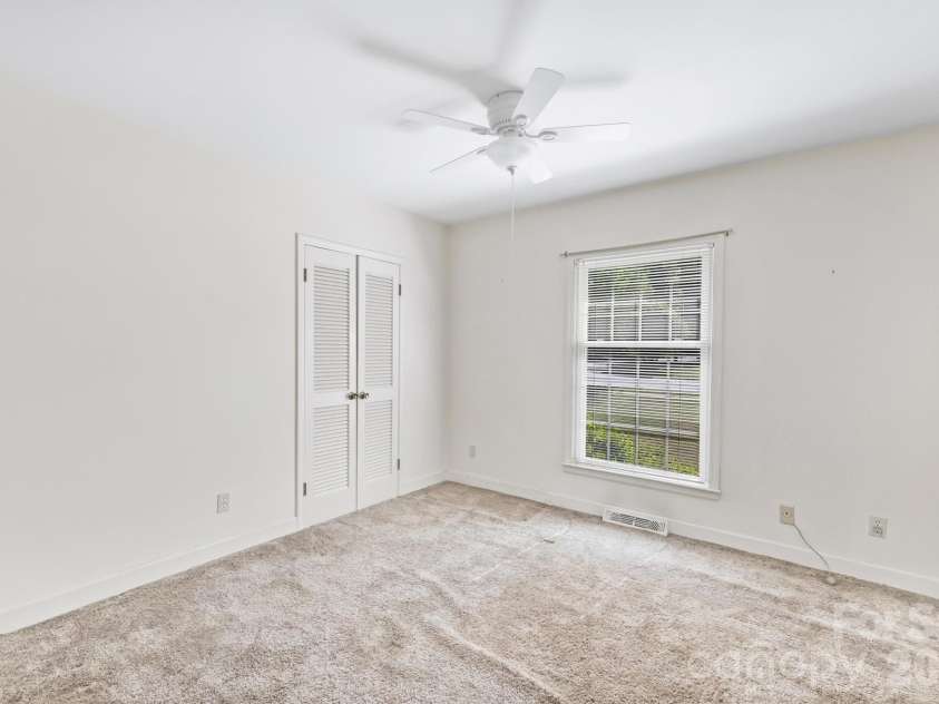 6800 Lancer Drive, Charlotte, NC 28226.  MLS# CAR4372096, YatesRealty ID 21065. 
