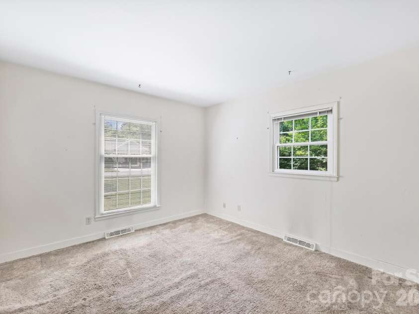 6800 Lancer Drive, Charlotte, NC 28226.  MLS# CAR4372096, YatesRealty ID 21065. 