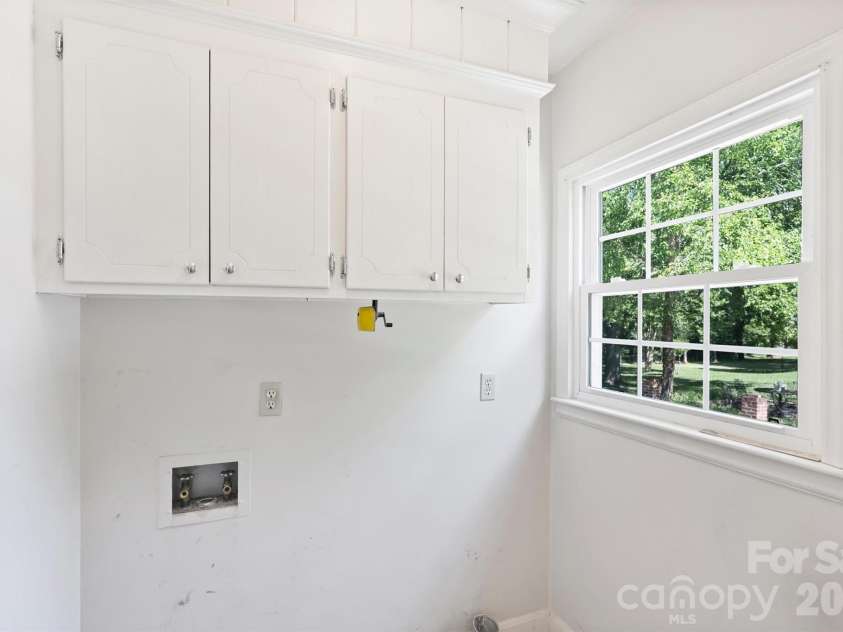 6800 Lancer Drive, Charlotte, NC 28226.  MLS# CAR4372096, YatesRealty ID 21065. 