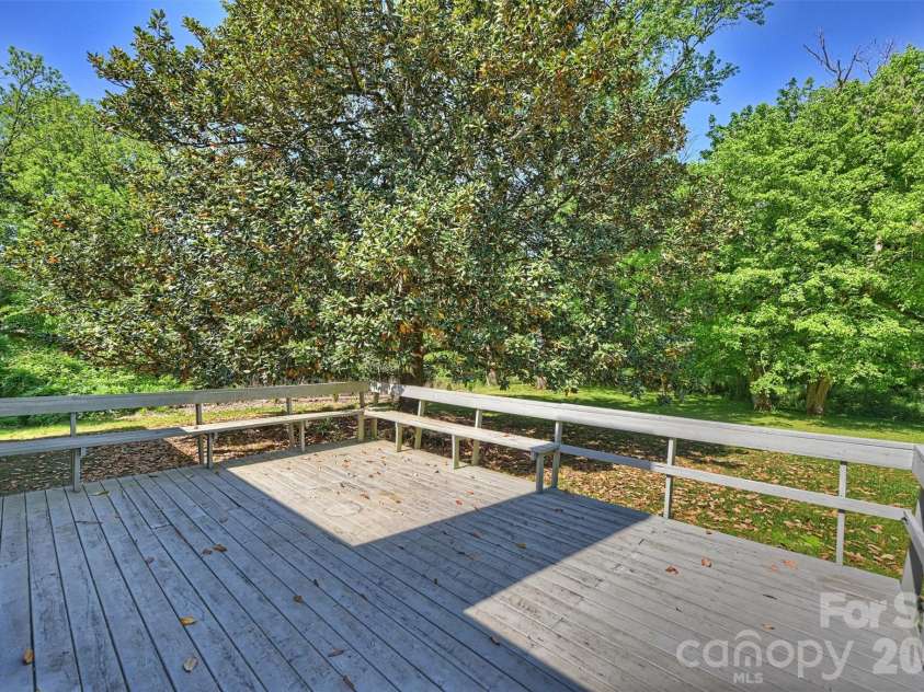 6800 Lancer Drive, Charlotte, NC 28226.  MLS# CAR4372096, YatesRealty ID 21065. 