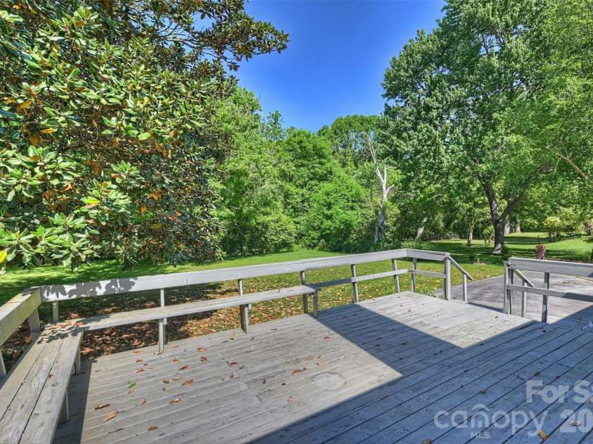 6800 Lancer Drive, Charlotte, NC 28226.  MLS# CAR4372096, YatesRealty ID 21065. 