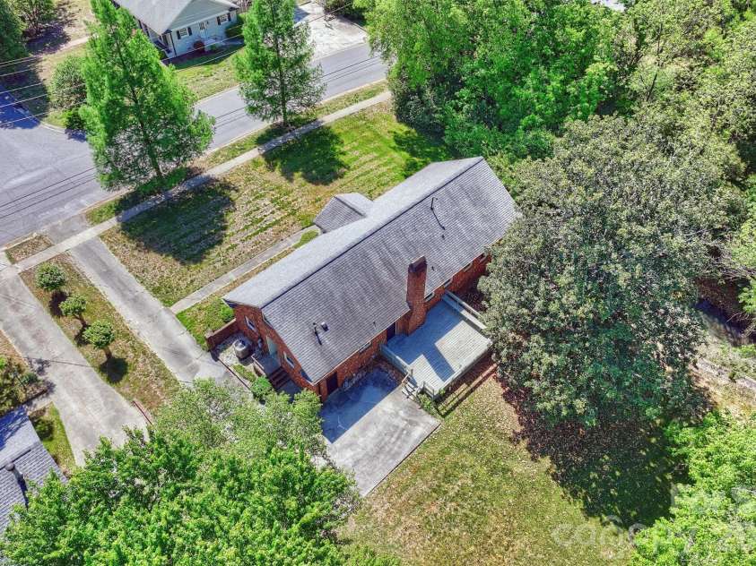 6800 Lancer Drive, Charlotte, NC 28226.  MLS# CAR4372096, YatesRealty ID 21065. 