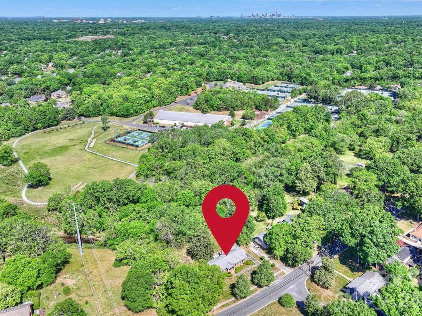6800 Lancer Drive, Charlotte, NC 28226.  MLS# CAR4372096, YatesRealty ID 21065. 