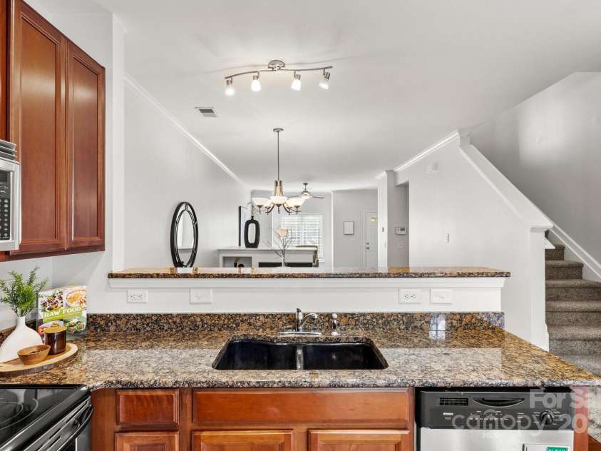1125 Kurt Court, Charlotte, NC 28209.  MLS# CAR4271144, YatesRealty ID 21066. 