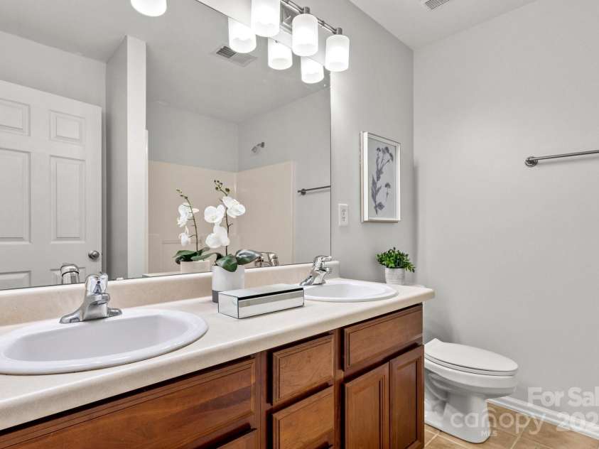1125 Kurt Court, Charlotte, NC 28209.  MLS# CAR4271144, YatesRealty ID 21066. 