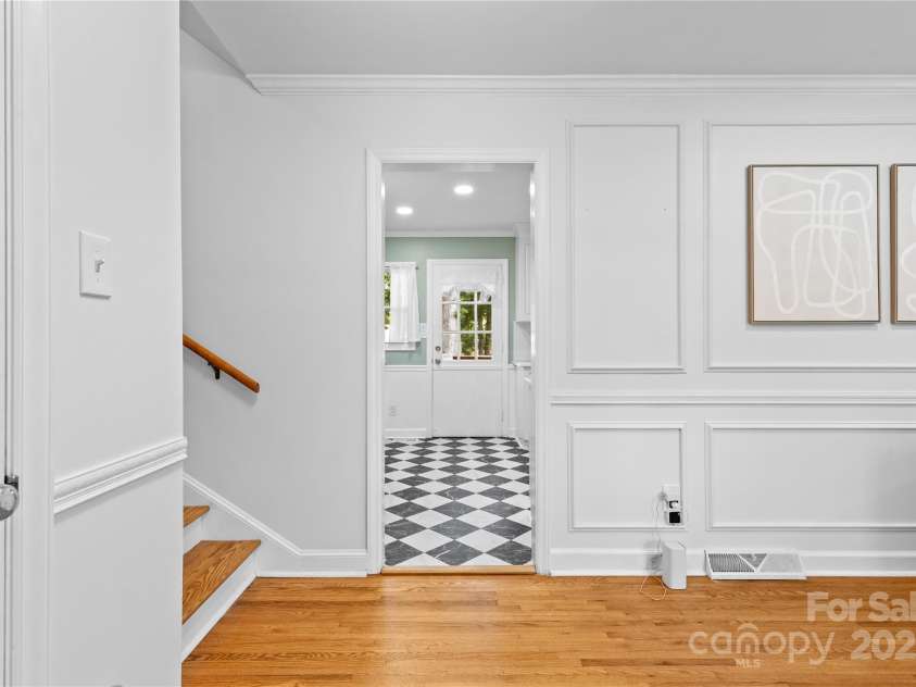 1024 Regency Drive, Charlotte, NC 28211.  MLS# CAR4271953, YatesRealty ID 21067. 