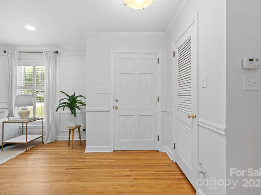 1024 Regency Drive, Charlotte, NC 28211.  MLS# CAR4271953, YatesRealty ID 21067. 