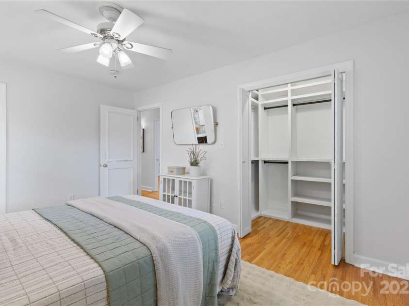 1024 Regency Drive, Charlotte, NC 28211.  MLS# CAR4271953, YatesRealty ID 21067. 