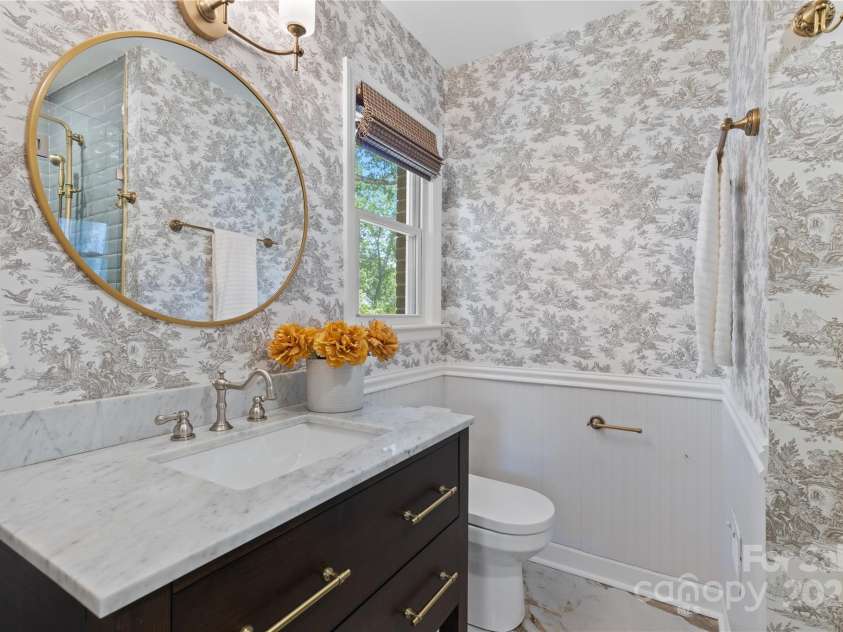 1024 Regency Drive, Charlotte, NC 28211.  MLS# CAR4271953, YatesRealty ID 21067. 