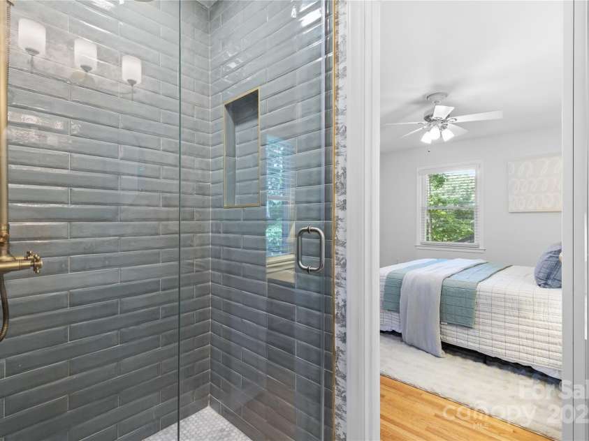 1024 Regency Drive, Charlotte, NC 28211.  MLS# CAR4271953, YatesRealty ID 21067. 