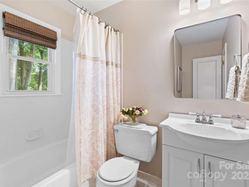 1024 Regency Drive, Charlotte, NC 28211.  MLS# CAR4271953, YatesRealty ID 21067. 