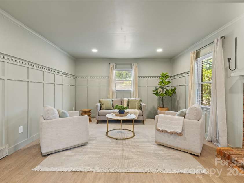 1024 Regency Drive, Charlotte, NC 28211.  MLS# CAR4271953, YatesRealty ID 21067. 