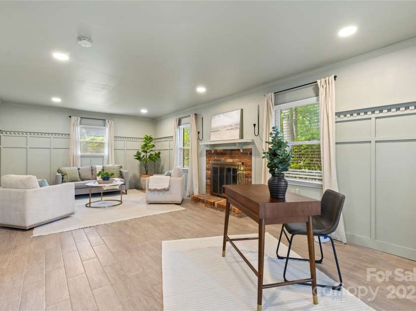 1024 Regency Drive, Charlotte, NC 28211.  MLS# CAR4271953, YatesRealty ID 21067. 