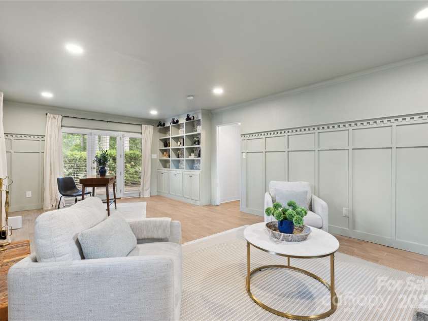 1024 Regency Drive, Charlotte, NC 28211.  MLS# CAR4271953, YatesRealty ID 21067. 