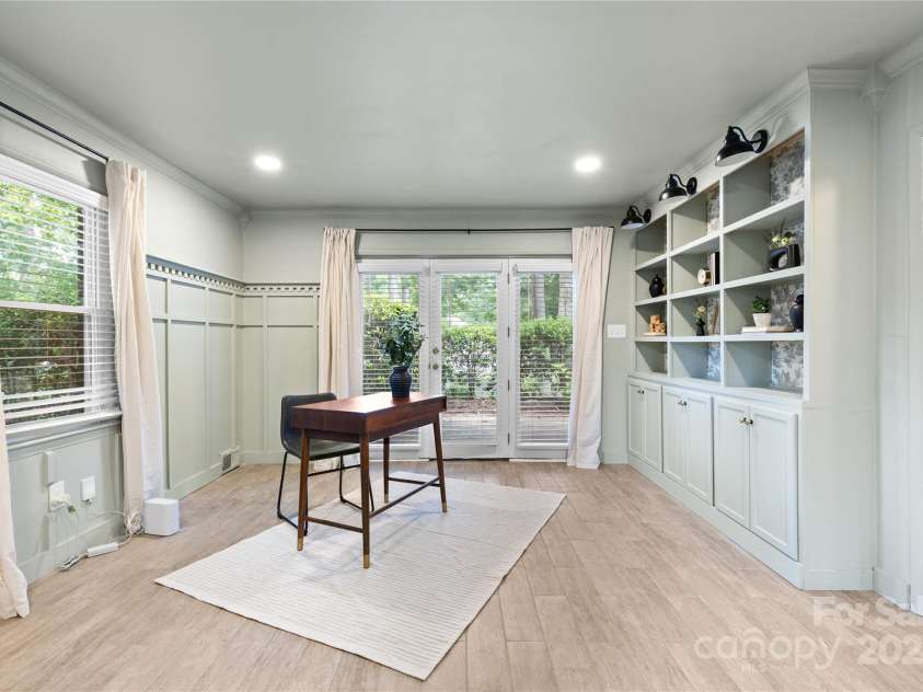 1024 Regency Drive, Charlotte, NC 28211.  MLS# CAR4271953, YatesRealty ID 21067. 