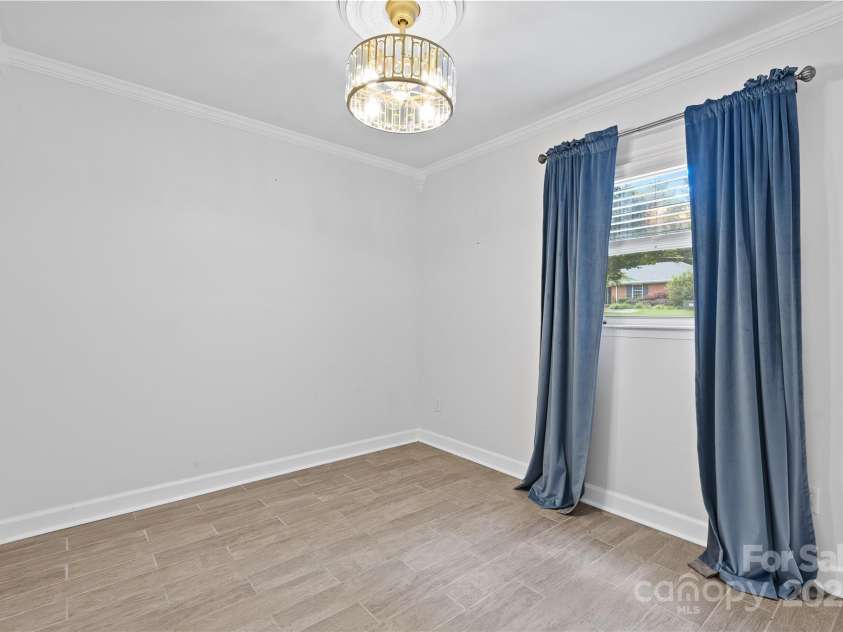 1024 Regency Drive, Charlotte, NC 28211.  MLS# CAR4271953, YatesRealty ID 21067. 