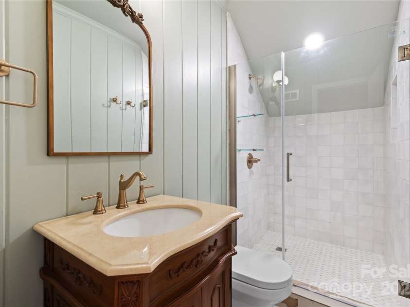 1024 Regency Drive, Charlotte, NC 28211.  MLS# CAR4271953, YatesRealty ID 21067. 