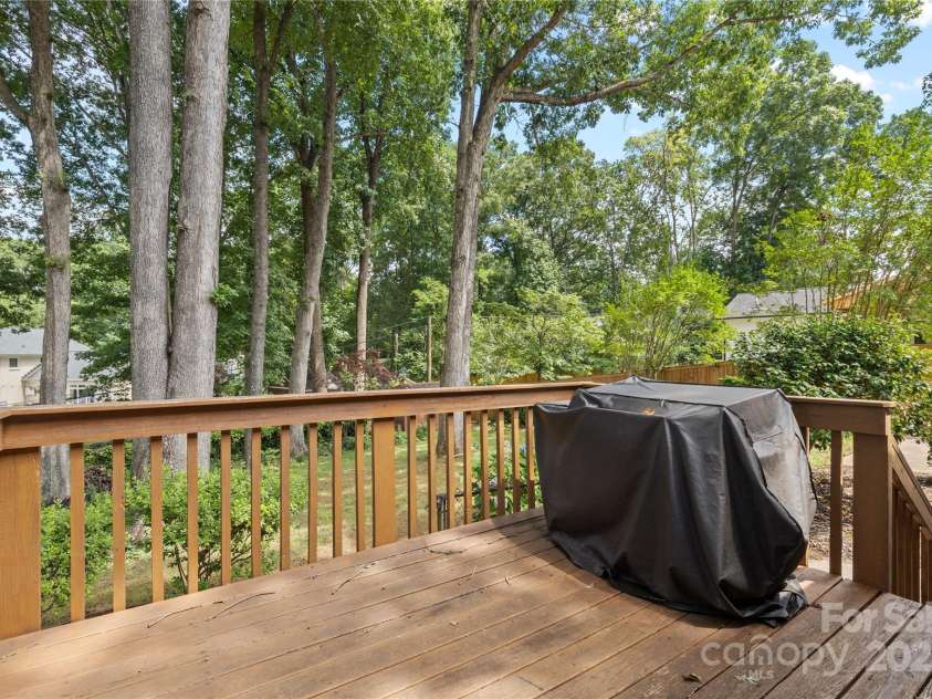 1024 Regency Drive, Charlotte, NC 28211.  MLS# CAR4271953, YatesRealty ID 21067. 