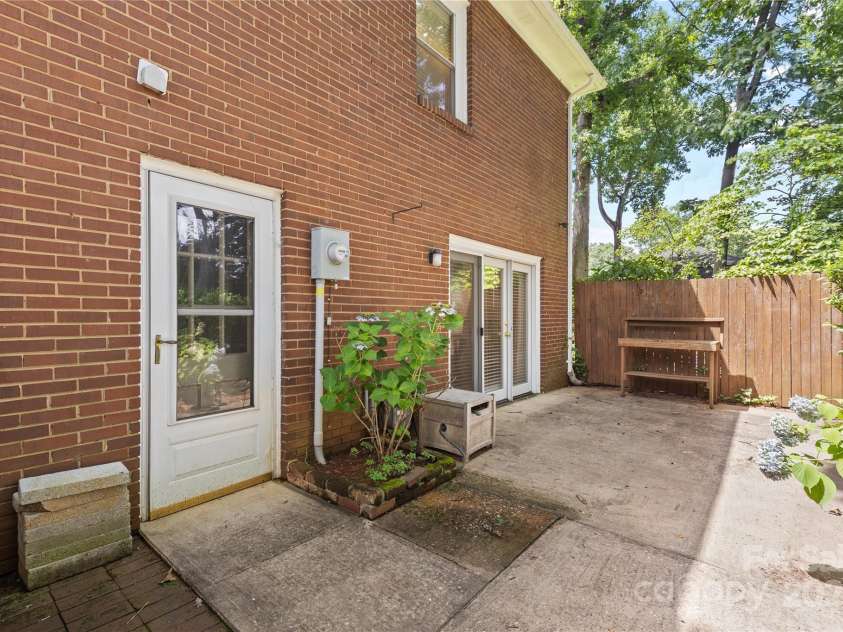 1024 Regency Drive, Charlotte, NC 28211.  MLS# CAR4271953, YatesRealty ID 21067. 