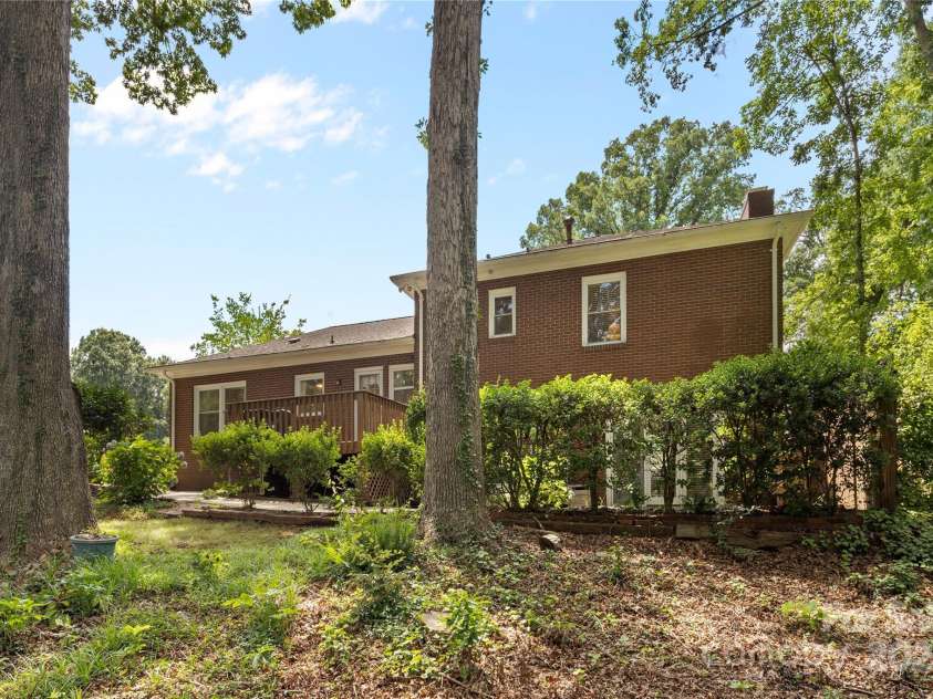 1024 Regency Drive, Charlotte, NC 28211.  MLS# CAR4271953, YatesRealty ID 21067. 