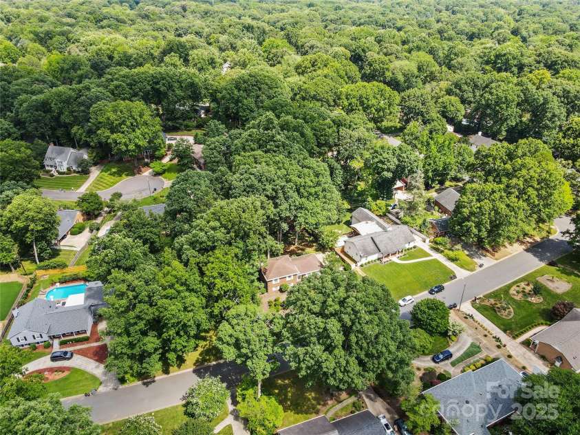 1024 Regency Drive, Charlotte, NC 28211.  MLS# CAR4271953, YatesRealty ID 21067. 