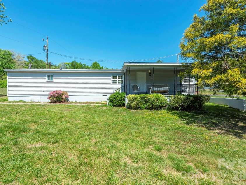 28 Brooks Cove Road, Black Mountain, NC 28711.  MLS# CAR4372449, YatesRealty ID 21067. 