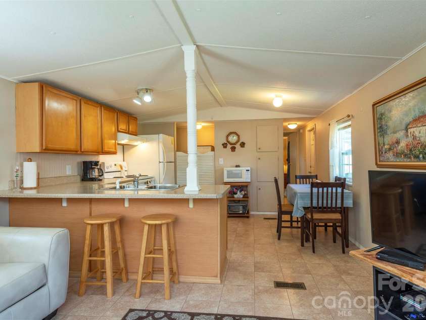 28 Brooks Cove Road, Black Mountain, NC 28711.  MLS# CAR4372449, YatesRealty ID 21067. 