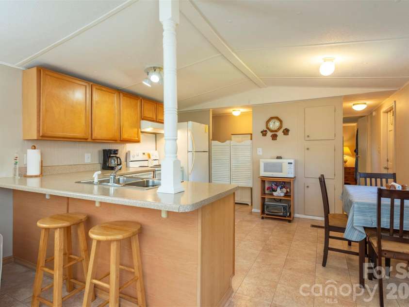 28 Brooks Cove Road, Black Mountain, NC 28711.  MLS# CAR4372449, YatesRealty ID 21067. 