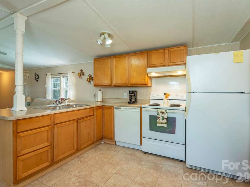 28 Brooks Cove Road, Black Mountain, NC 28711.  MLS# CAR4372449, YatesRealty ID 21067. 
