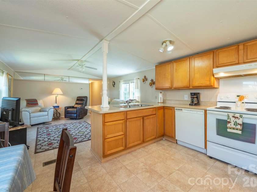 28 Brooks Cove Road, Black Mountain, NC 28711.  MLS# CAR4372449, YatesRealty ID 21067. 