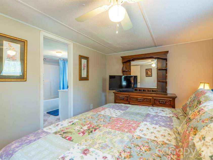 28 Brooks Cove Road, Black Mountain, NC 28711.  MLS# CAR4372449, YatesRealty ID 21067. 