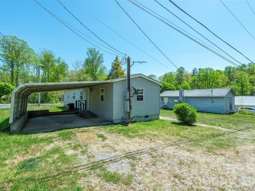 28 Brooks Cove Road, Black Mountain, NC 28711.  MLS# CAR4372449, YatesRealty ID 21067. 