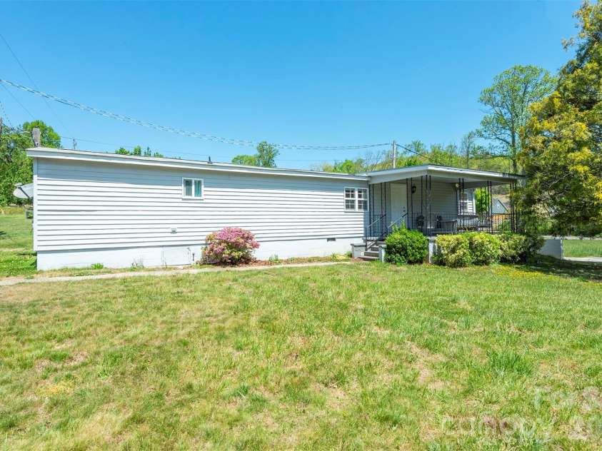 28 Brooks Cove Road, Black Mountain, NC 28711.  MLS# CAR4372449, YatesRealty ID 21067. 